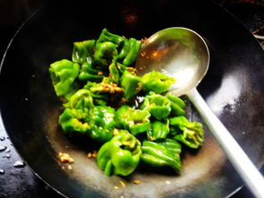 川菜虎皮青椒的做法（四川虎皮青椒的做法家常）,川菜虎皮青椒的做法（四川虎皮青椒的做法家常）,第3张