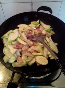 丝瓜炒肉怎么做好吃又简单（丝瓜炒肉怎么做好吃又简单窍门）,丝瓜炒肉怎么做好吃又简单（丝瓜炒肉怎么做好吃又简单窍门）,第2张