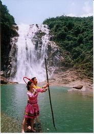 办公室装潢公司:如何选择一款高质量的玻璃茶几?,第2张 办公室装潢公司:如何选择一款高质量的玻璃茶几?,办公室装潢公司:如何选择一款高质量的玻璃茶几?,第2张