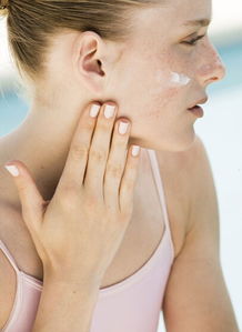 皮肤用护肤品长痘痘（皮肤一用护肤品就过敏怎么办）,皮肤用护肤品长痘痘（皮肤一用护肤品就过敏怎么办）,第1张