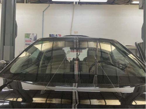 挡风玻璃（挡风玻璃有油膜刮不干净怎么办）,挡风玻璃（挡风玻璃有油膜刮不干净怎么办）,第1张