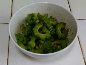 凉拌苦瓜怎么做好吃又简单（凉拌苦瓜的家常做法简单）,凉拌苦瓜怎么做好吃又简单（凉拌苦瓜的家常做法简单）,第1张