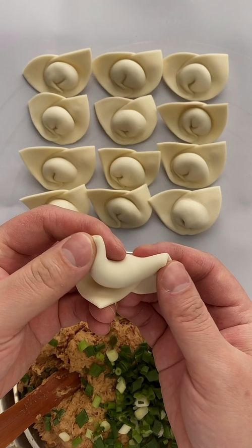 馄饨的包法图解最简单十种(馄饨的包法做法大全窍门),第2张 馄饨的包法图解最简单十种(馄饨的包法做法大全窍门),馄饨的包法图解最简单十种(馄饨的包法做法大全窍门),第2张