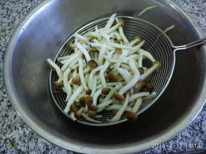 蟹味菇炒肉(蟹味菇炒肉的做法),第2张 蟹味菇炒肉(蟹味菇炒肉的做法),蟹味菇炒肉(蟹味菇炒肉的做法),第2张