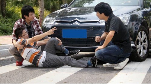 遇到碰瓷的怎么办(遇到碰瓷怎么办?),第1张 遇到碰瓷的怎么办(遇到碰瓷怎么办?),遇到碰瓷的怎么办(遇到碰瓷怎么办?),第1张