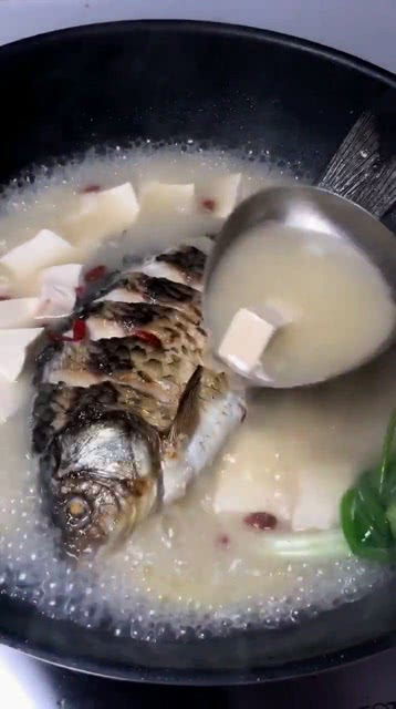 鱼汤的做法(做鲫鱼汤的做法),第2张 鱼汤的做法(做鲫鱼汤的做法),鱼汤的做法(做鲫鱼汤的做法),第2张