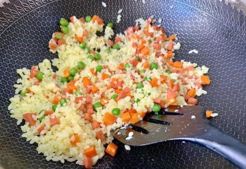 酱油炒饭的做法步骤(酱油炒饭做法步骤详解),第3张 酱油炒饭的做法步骤(酱油炒饭做法步骤详解),酱油炒饭的做法步骤(酱油炒饭做法步骤详解),第3张