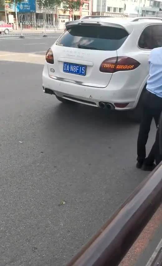 卡宴追尾大货车(追尾保时捷卡宴),第3张 卡宴追尾大货车(追尾保时捷卡宴),卡宴追尾大货车(追尾保时捷卡宴),第3张