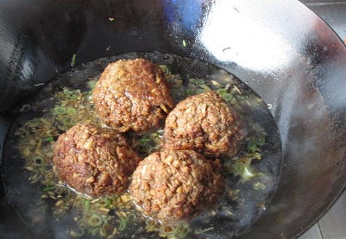 狮子头勾芡汁子做法(红烧狮子头的勾芡汁),第1张 狮子头勾芡汁子做法(红烧狮子头的勾芡汁),狮子头勾芡汁子做法(红烧狮子头的勾芡汁),第1张