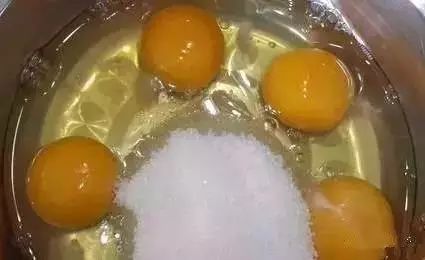 鸡蛋加糖(鸡蛋加糖有什么功效),第3张 鸡蛋加糖(鸡蛋加糖有什么功效),鸡蛋加糖(鸡蛋加糖有什么功效),第3张