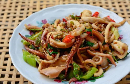 香辣爆炒鱿鱼的做法(家常爆炒鱿鱼),第3张 香辣爆炒鱿鱼的做法(家常爆炒鱿鱼),香辣爆炒鱿鱼的做法(家常爆炒鱿鱼),第3张