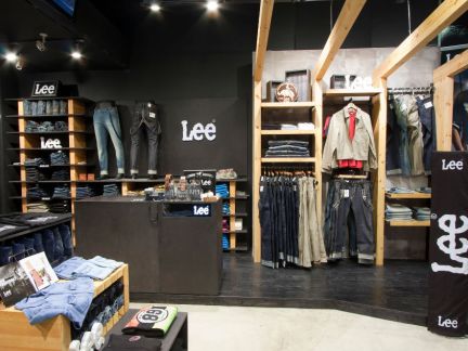 服装店面装修(服装店面装修风格效果图),第2张 服装店面装修(服装店面装修风格效果图),服装店面装修(服装店面装修风格效果图),第2张