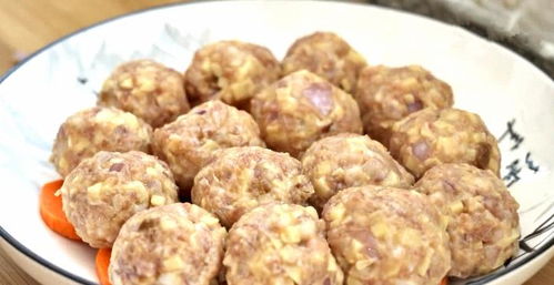 油炸猪肉丸子的做法及配方(怎样做肉丸子好吃又松软),第3张 油炸猪肉丸子的做法及配方(怎样做肉丸子好吃又松软),油炸猪肉丸子的做法及配方(怎样做肉丸子好吃又松软),第3张