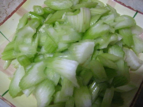 西芹炒虾仁的家常做法(西芹炒豆腐的做法大全),第3张 西芹炒虾仁的家常做法(西芹炒豆腐的做法大全),西芹炒虾仁的家常做法(西芹炒豆腐的做法大全),第3张